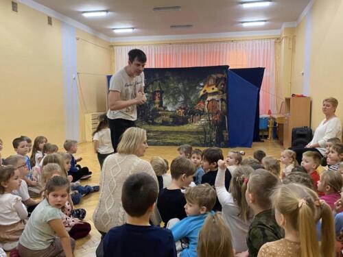 425773327 900691598724820 1353617230903991423 n